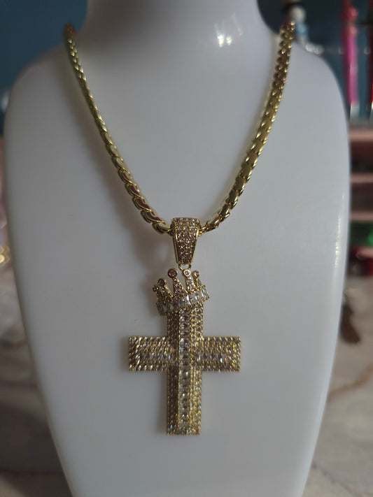 Cadena con una cruz y corona